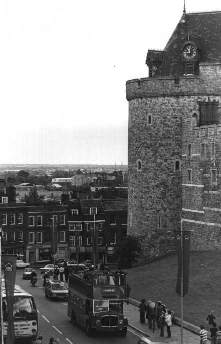 Grey-Green ex Eastbourne AEC Regent V JJK262