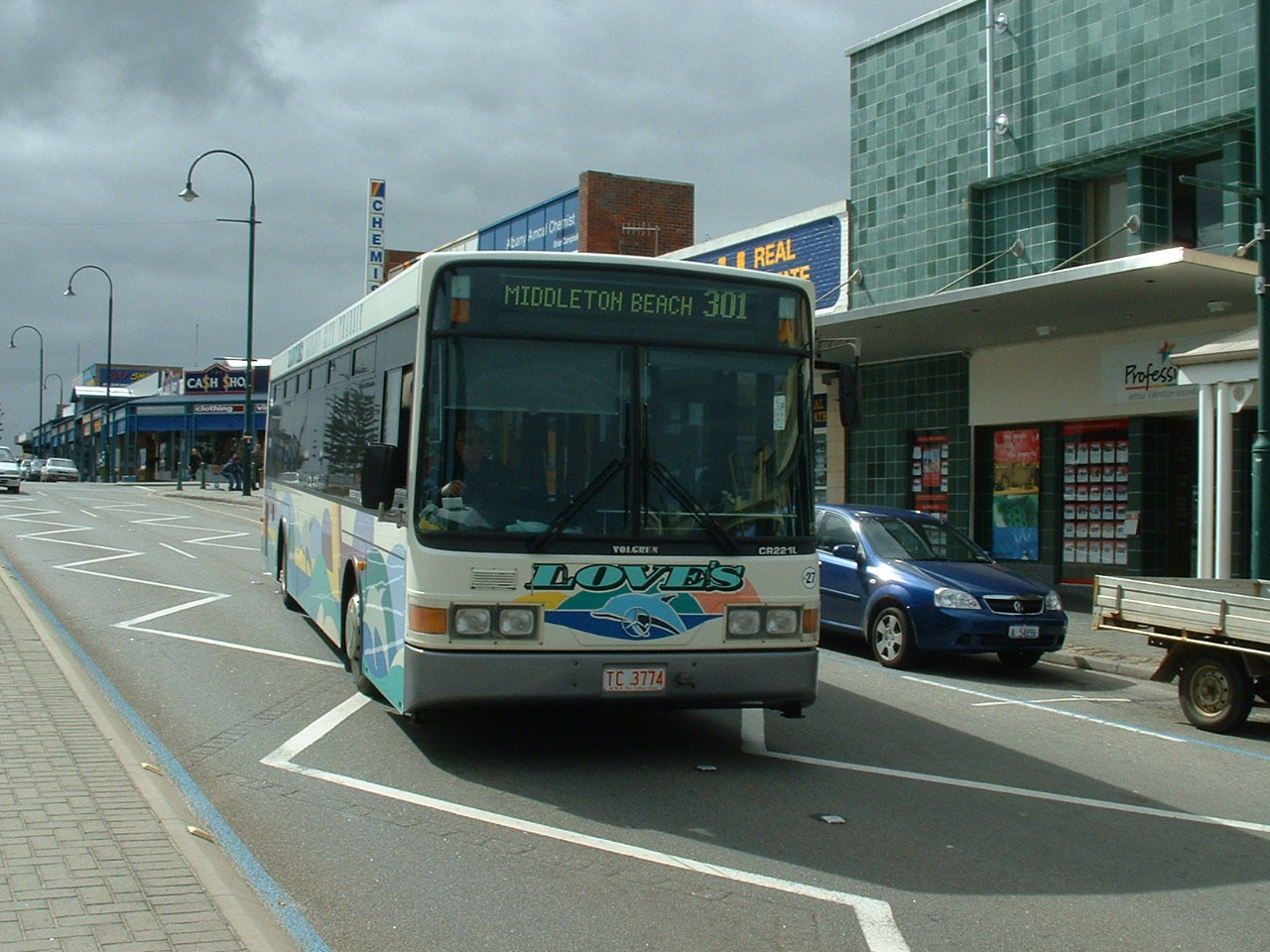 Love's Coaches & Bus Service | australia.SHOWBUS.com BUS IMAGE GALLERY